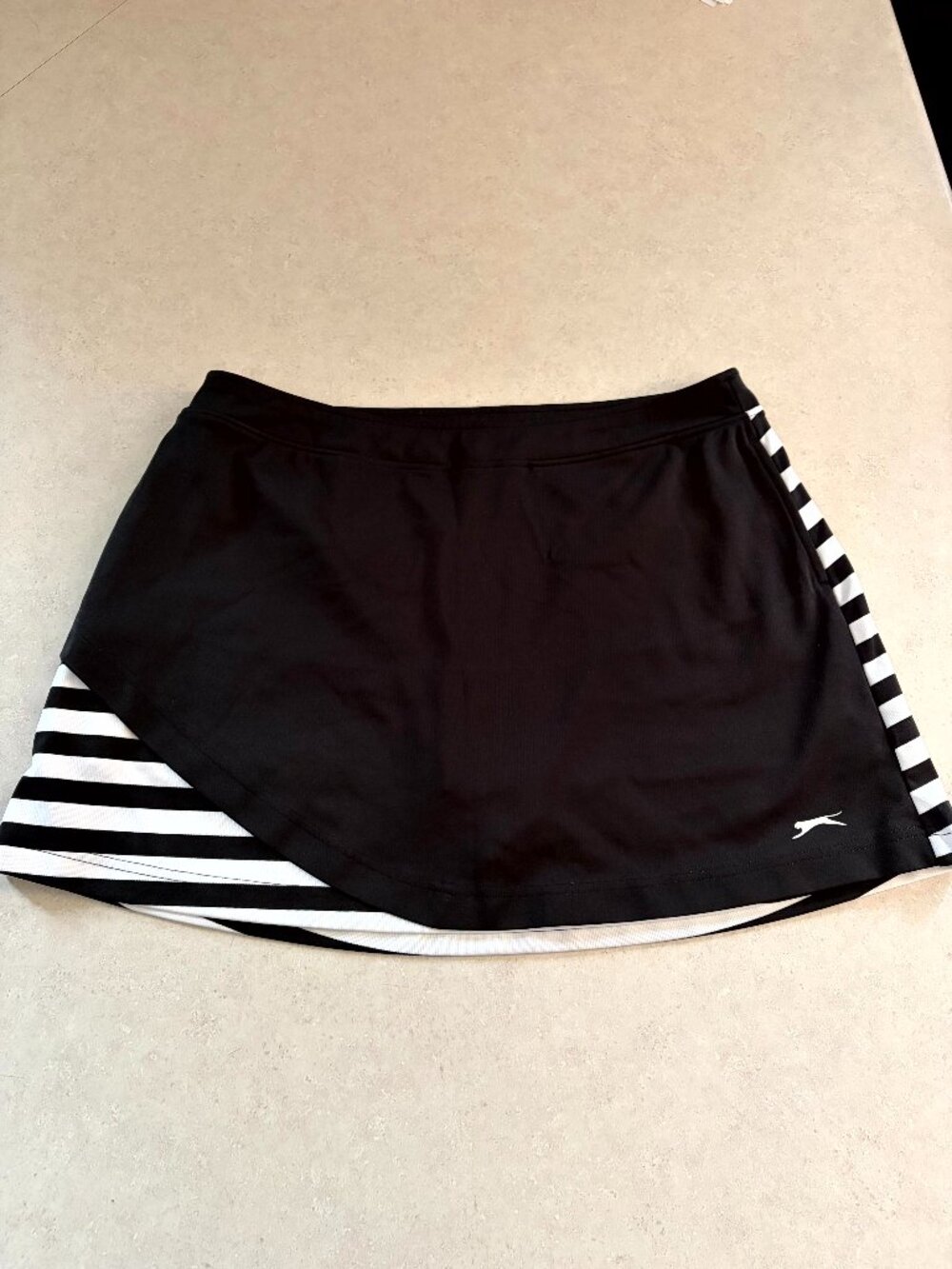 Slazenger golf skort Size Large Black and White, Pickleball, tennis